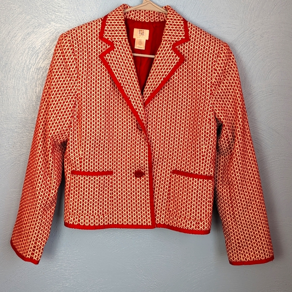 Red and white APT.9 BLAZER